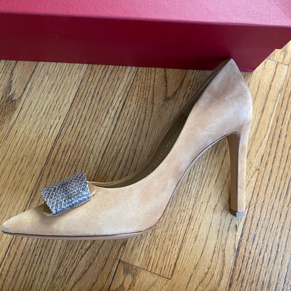 Ferragamo • Tan Suede Hells with Snack Skin Detailing - Picture 2 of 3